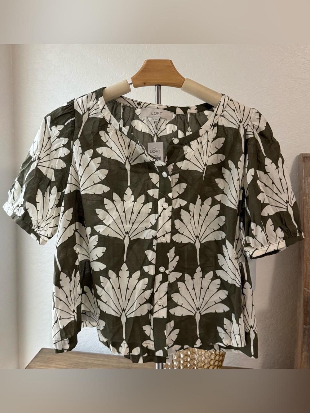 LOFT Olive Green & White Floral Button-Front Top Size XS